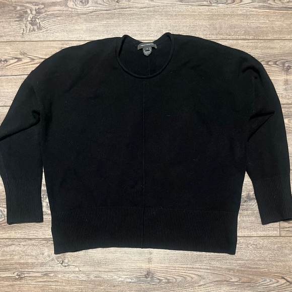 French connection oversized loose small black sweater with center point hemline - Picture 2 of 3